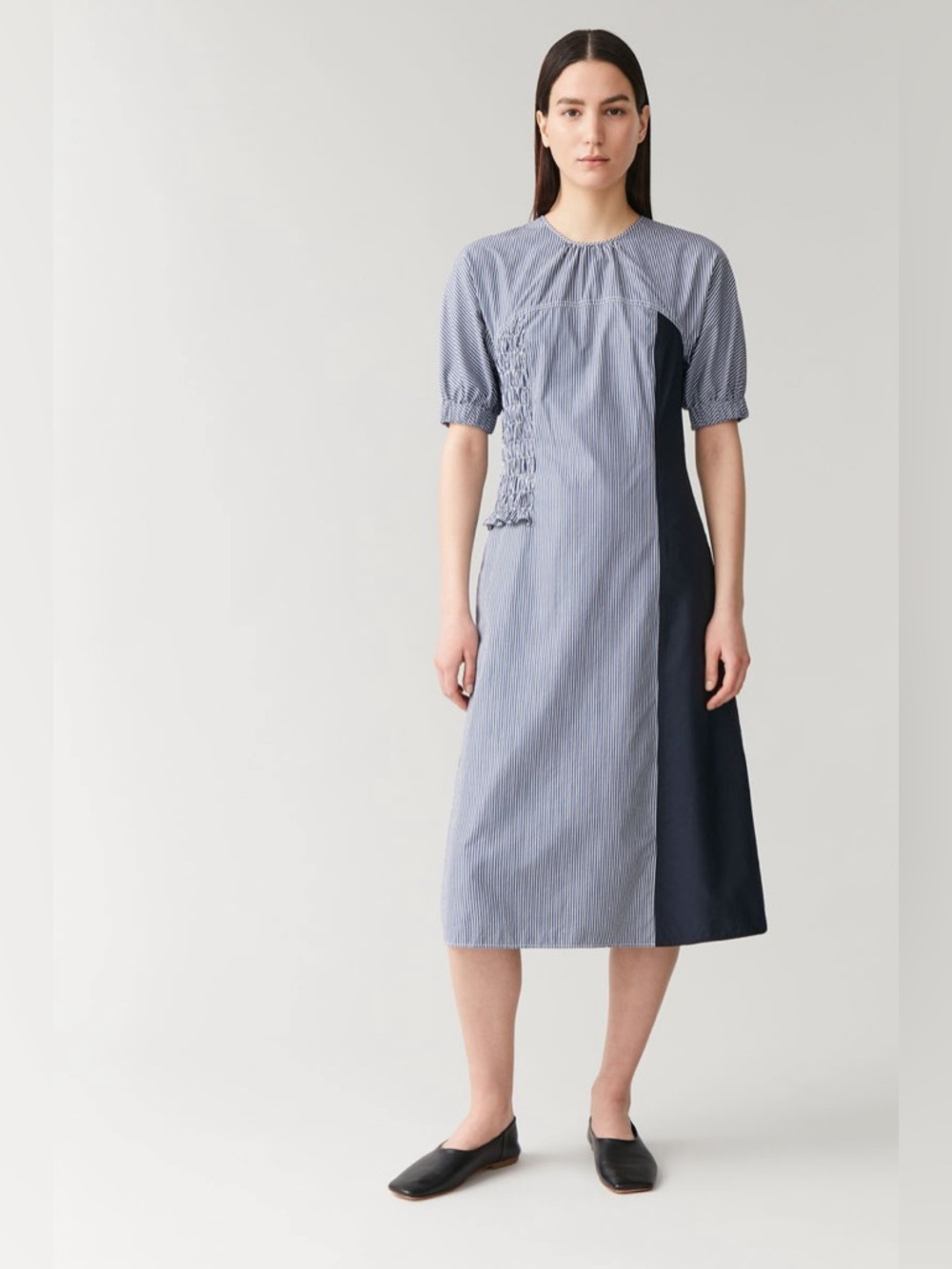 COS Smocked Cotton Dress
Size 8
Excellent condition